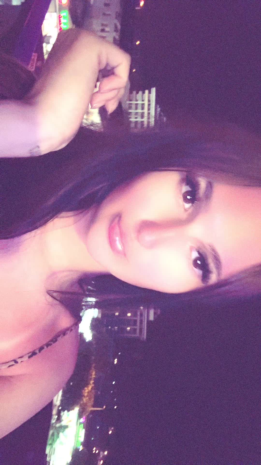 @ishowvanesska