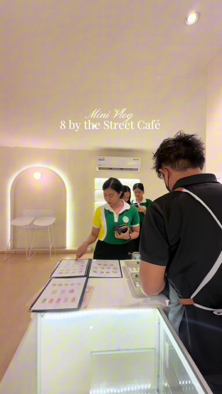 @8 by the Street Caf&eacute;