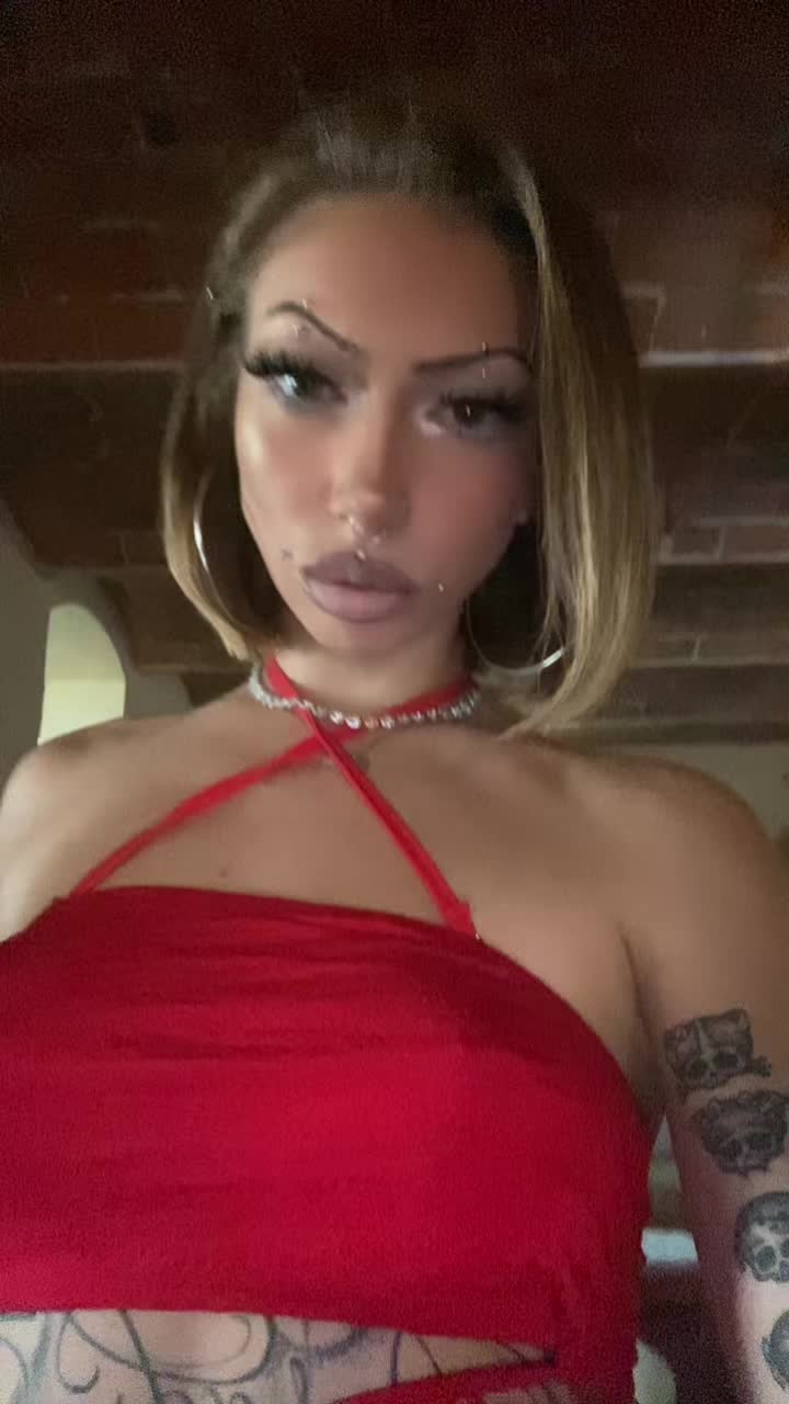 @👺👩🏻&zwj;🎤🥟🏴&zwj;☠️