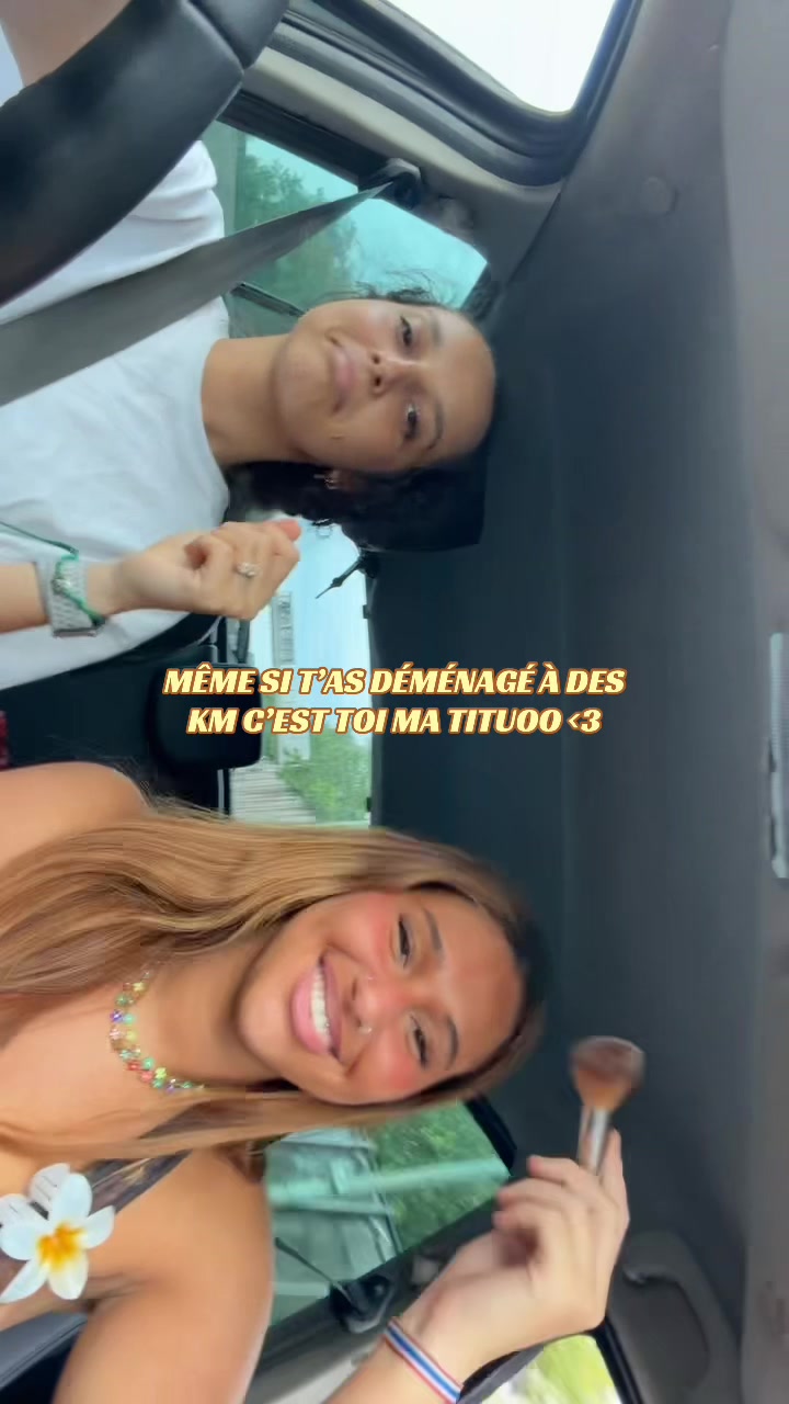 @nélia