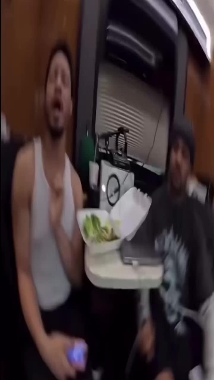 @⃟