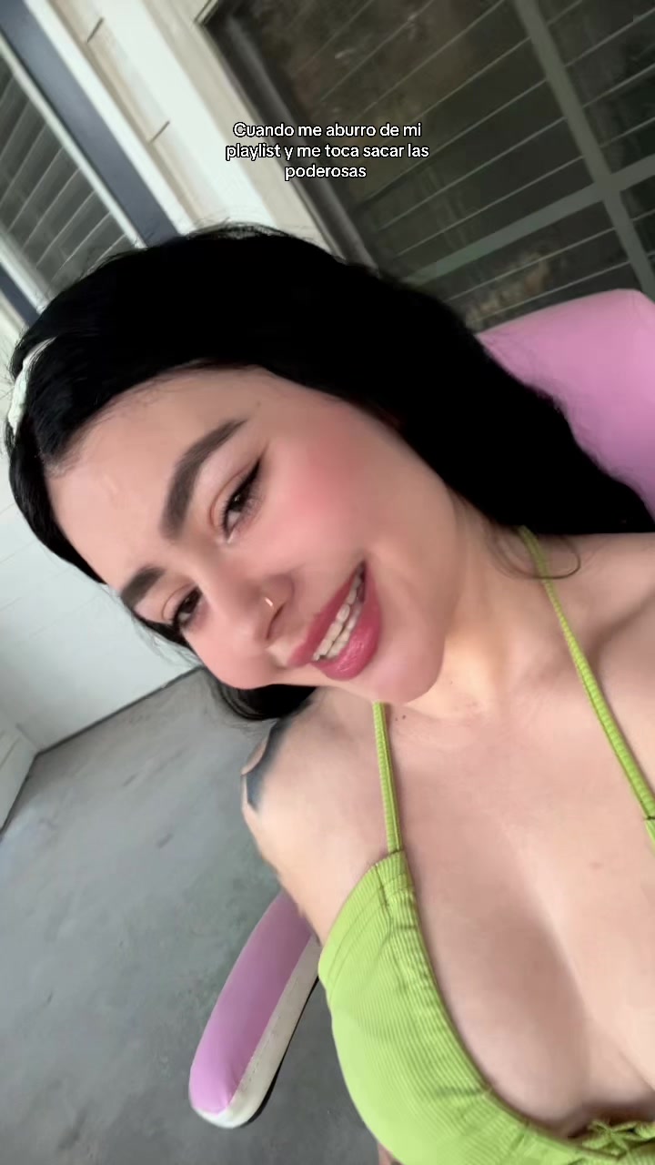 @iam_karolyi