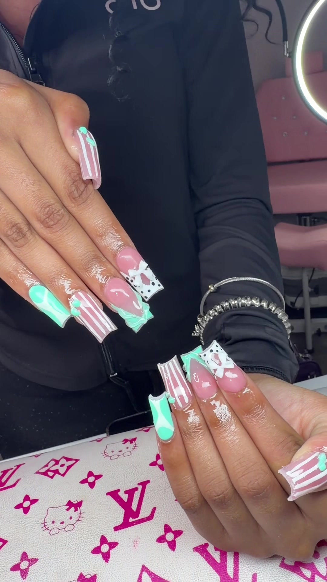 @riahnicole