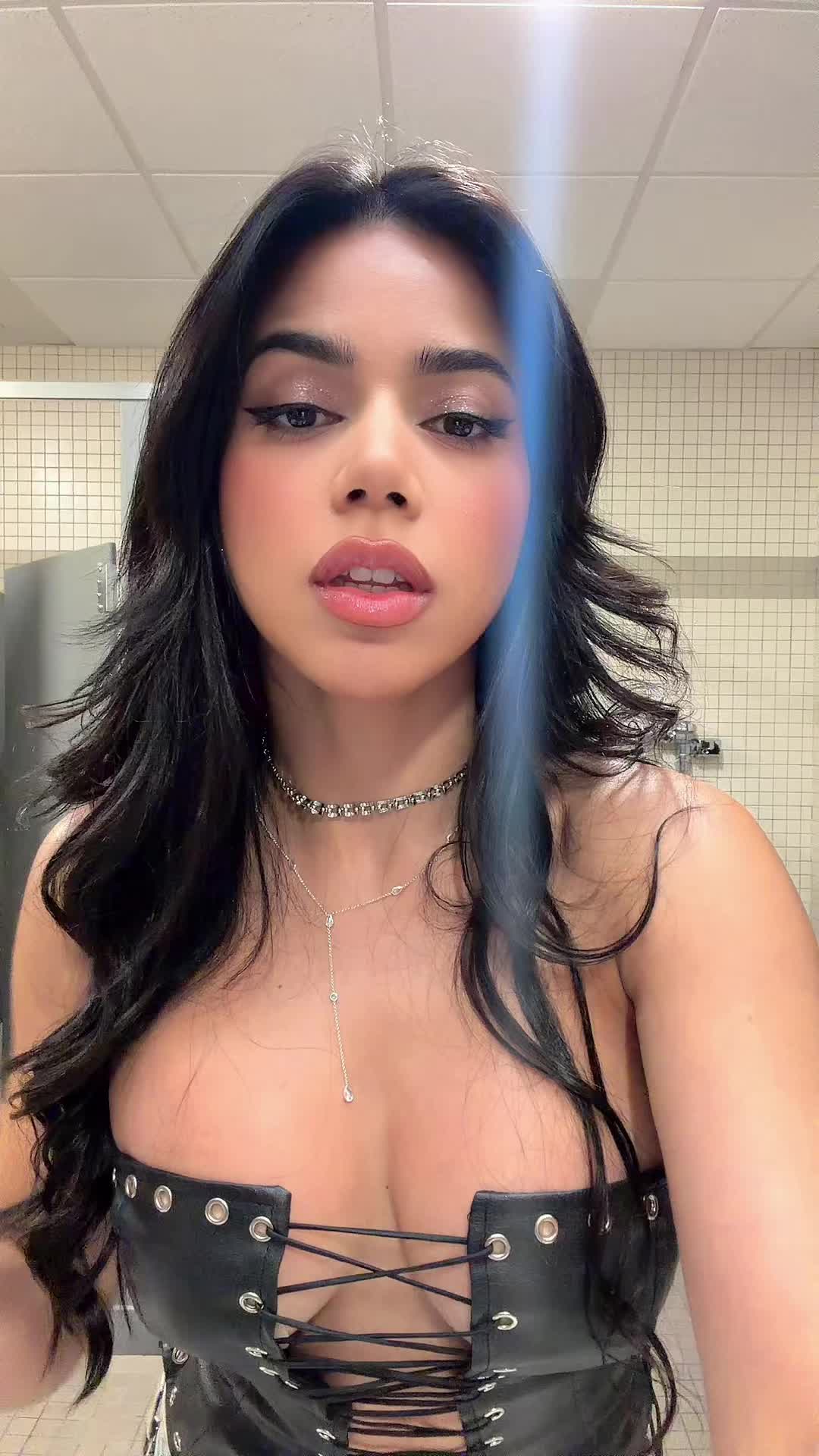 @FLÓ