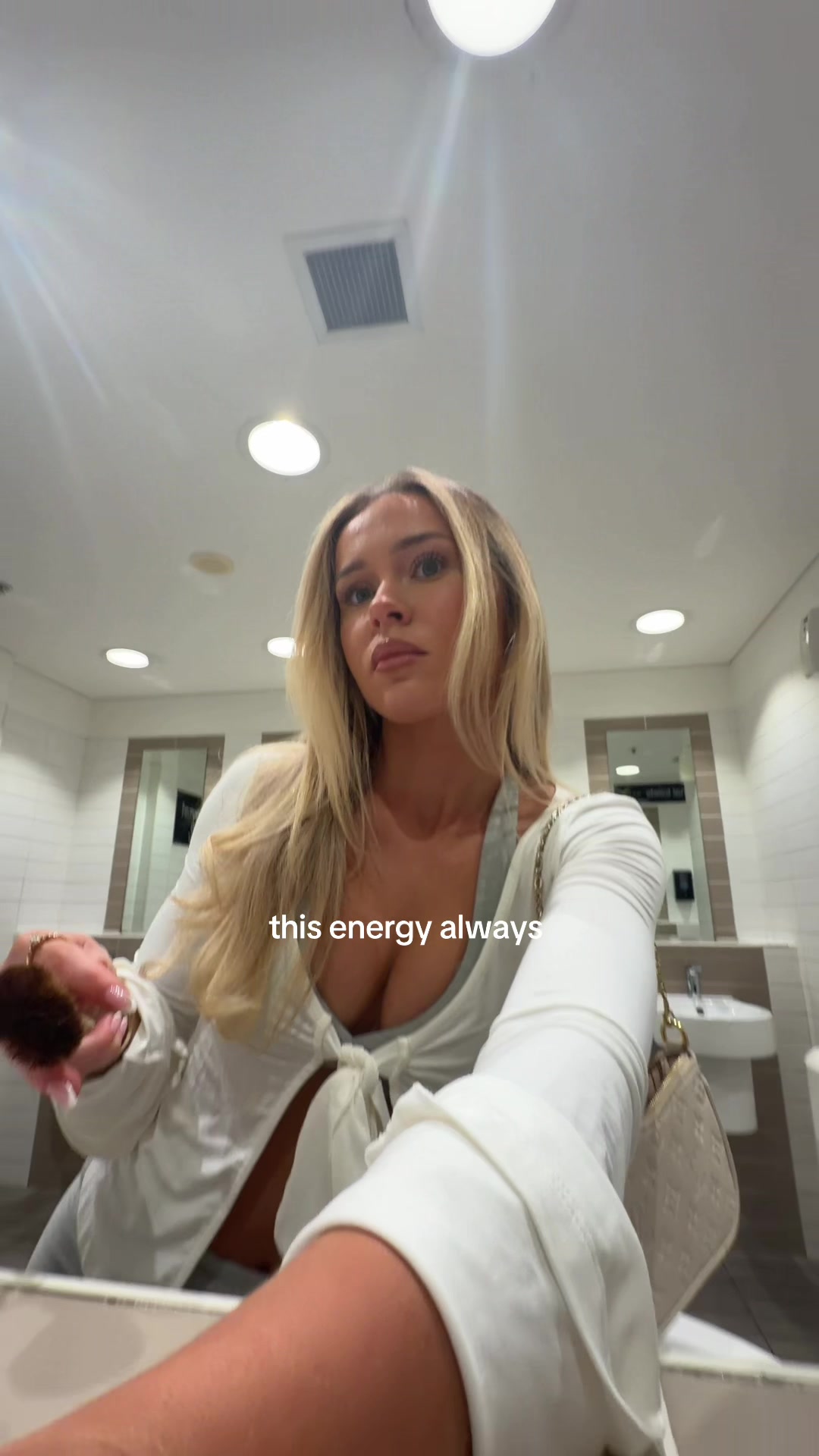 @hollieomeara