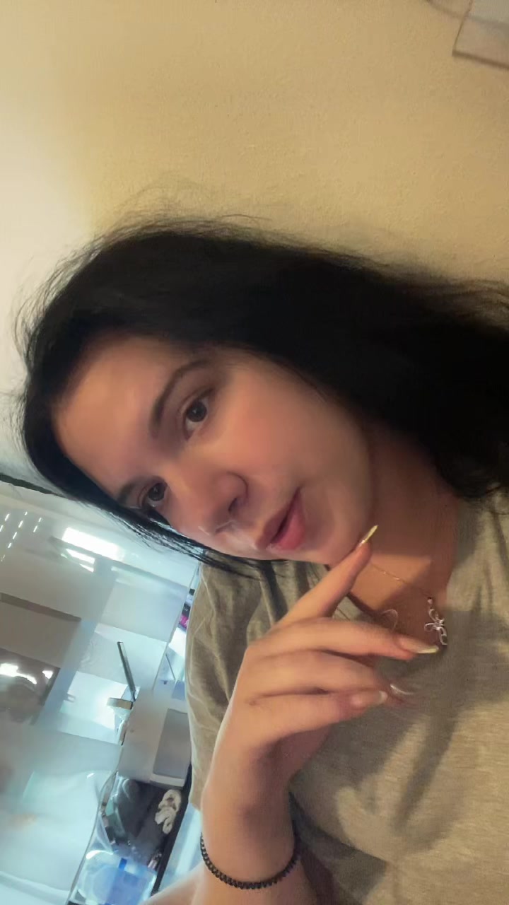 @𝐿𝑎𝑟𝑎🦥