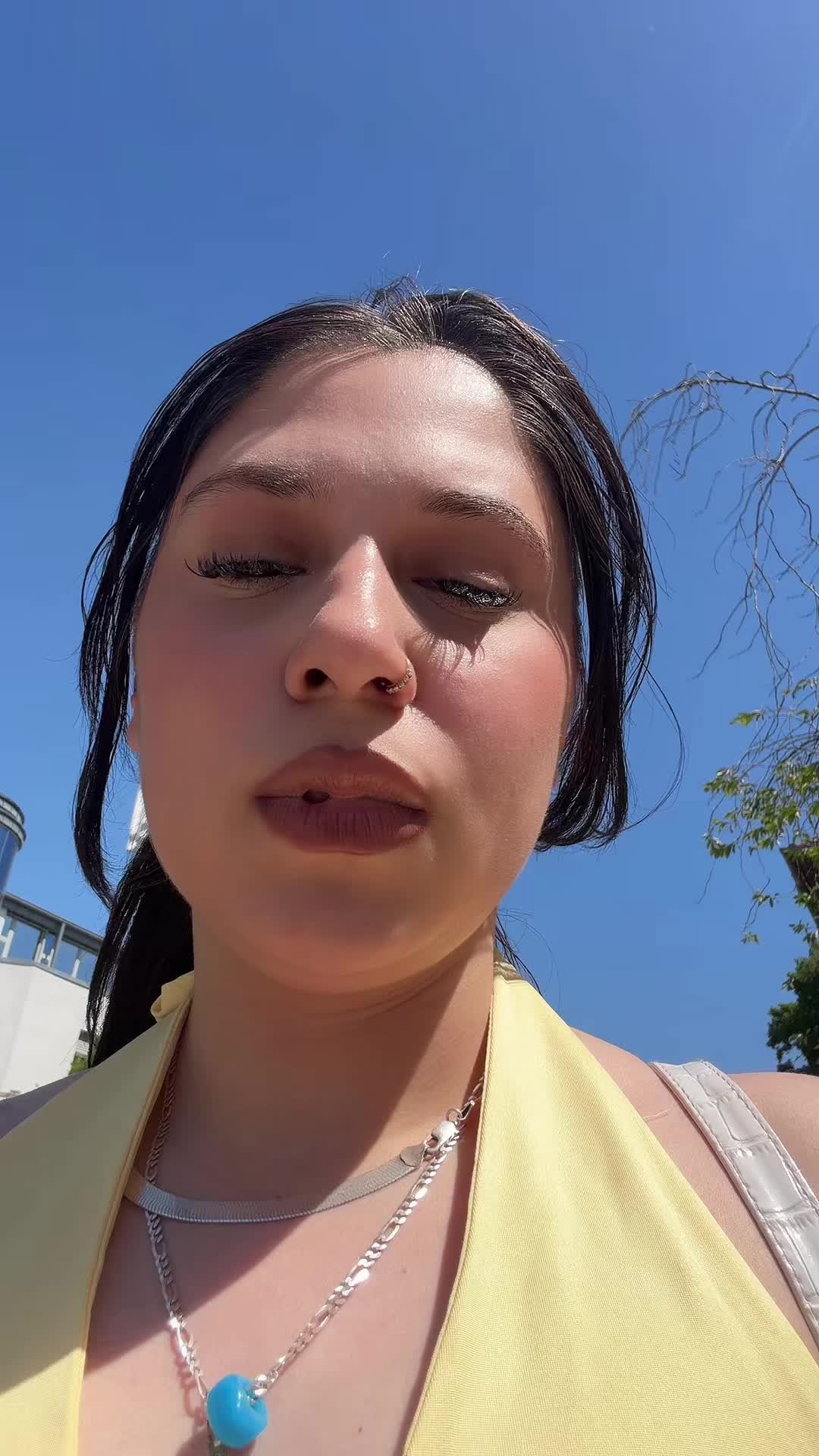 @🫂