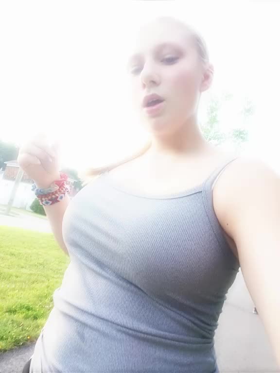 @Kayley😘🖕😘