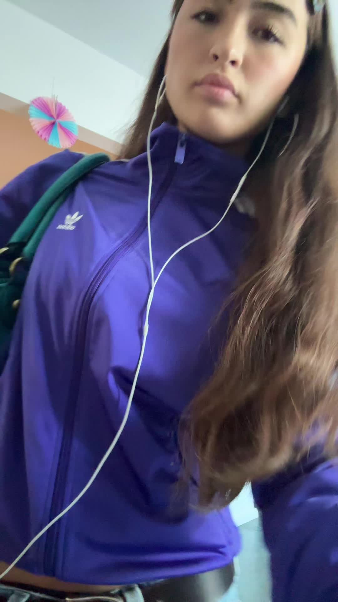 @万絢