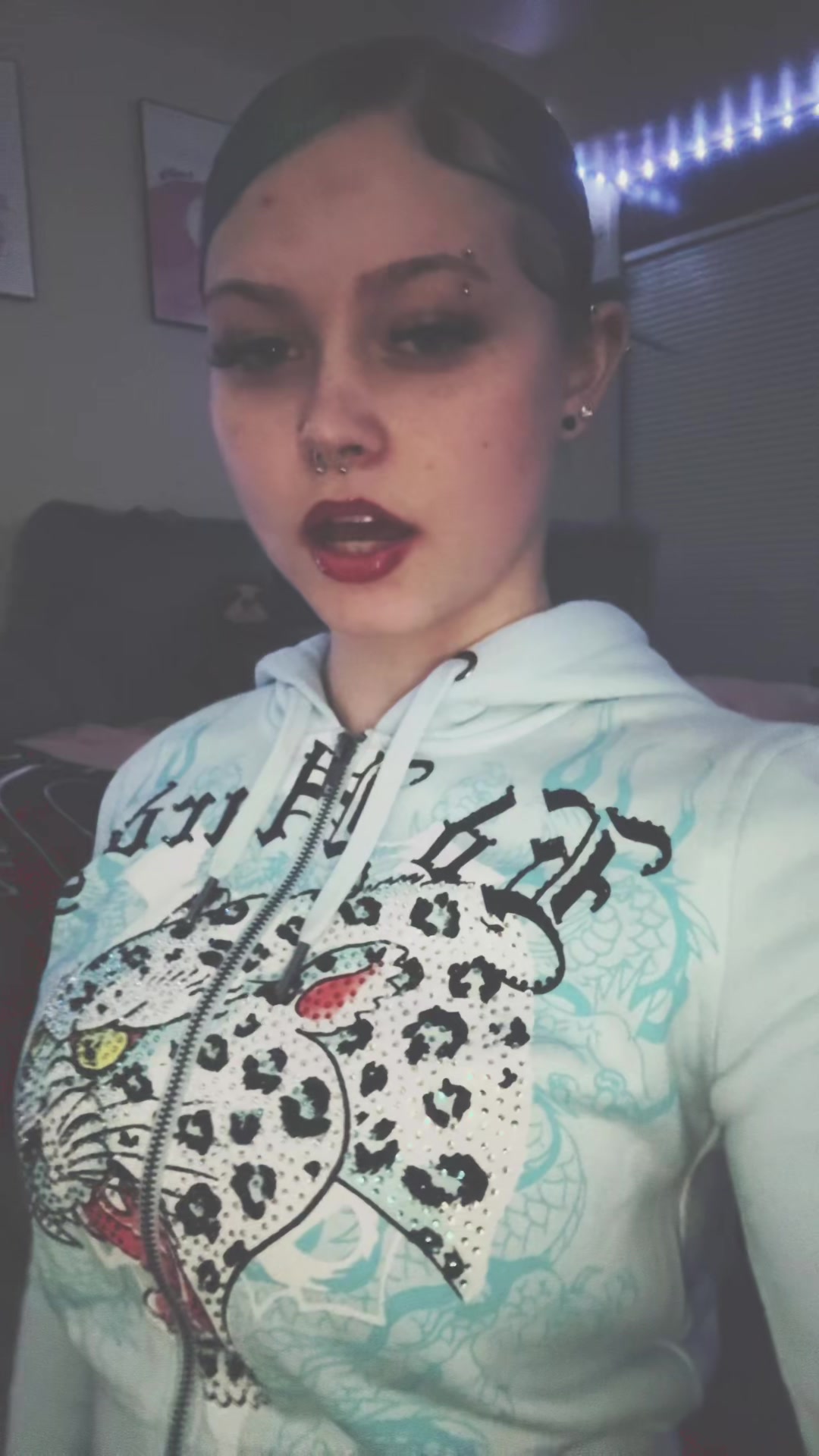 @️