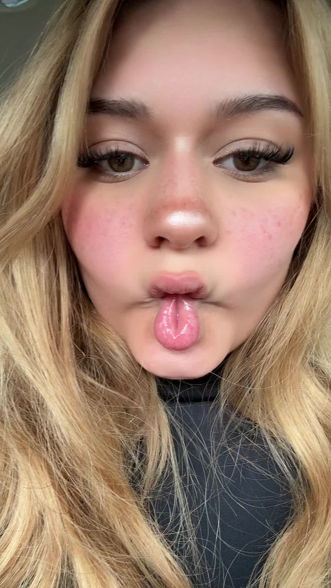 @𝐿𝑜𝑙𝑖𝑡𝑎