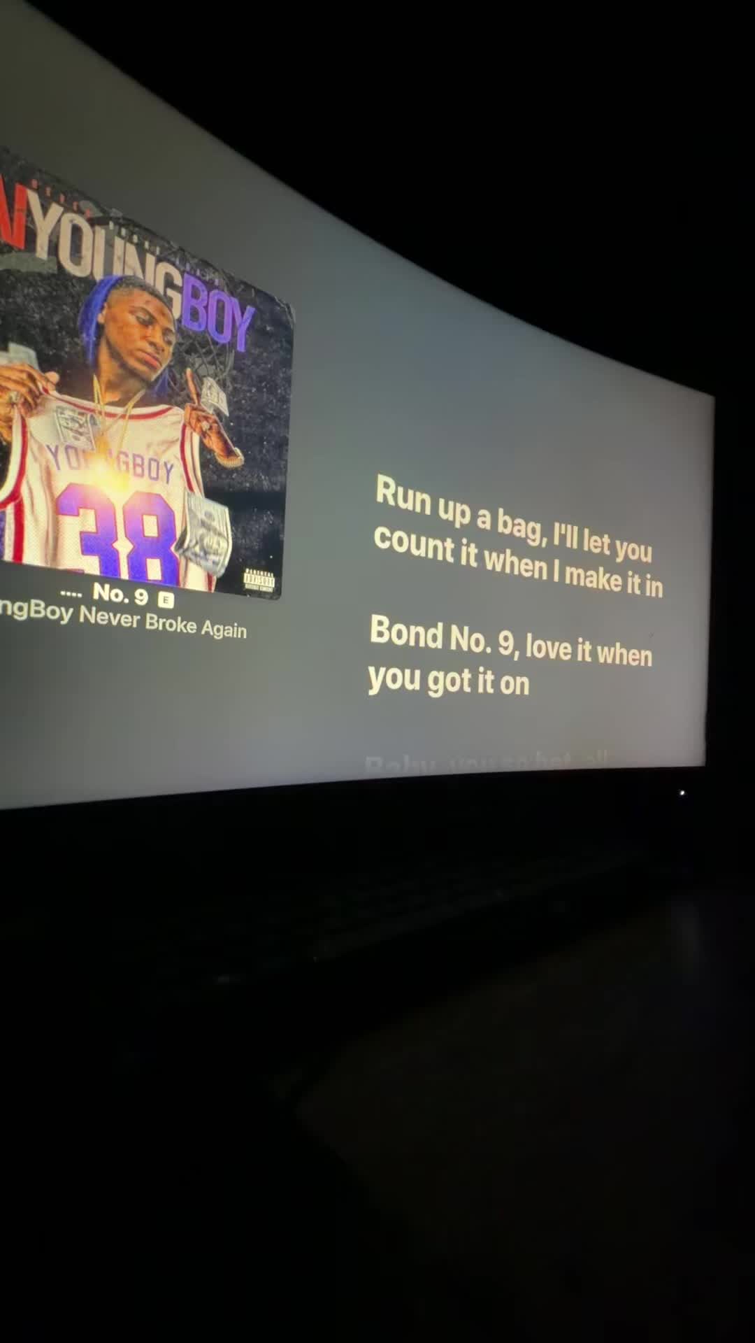 @🎧