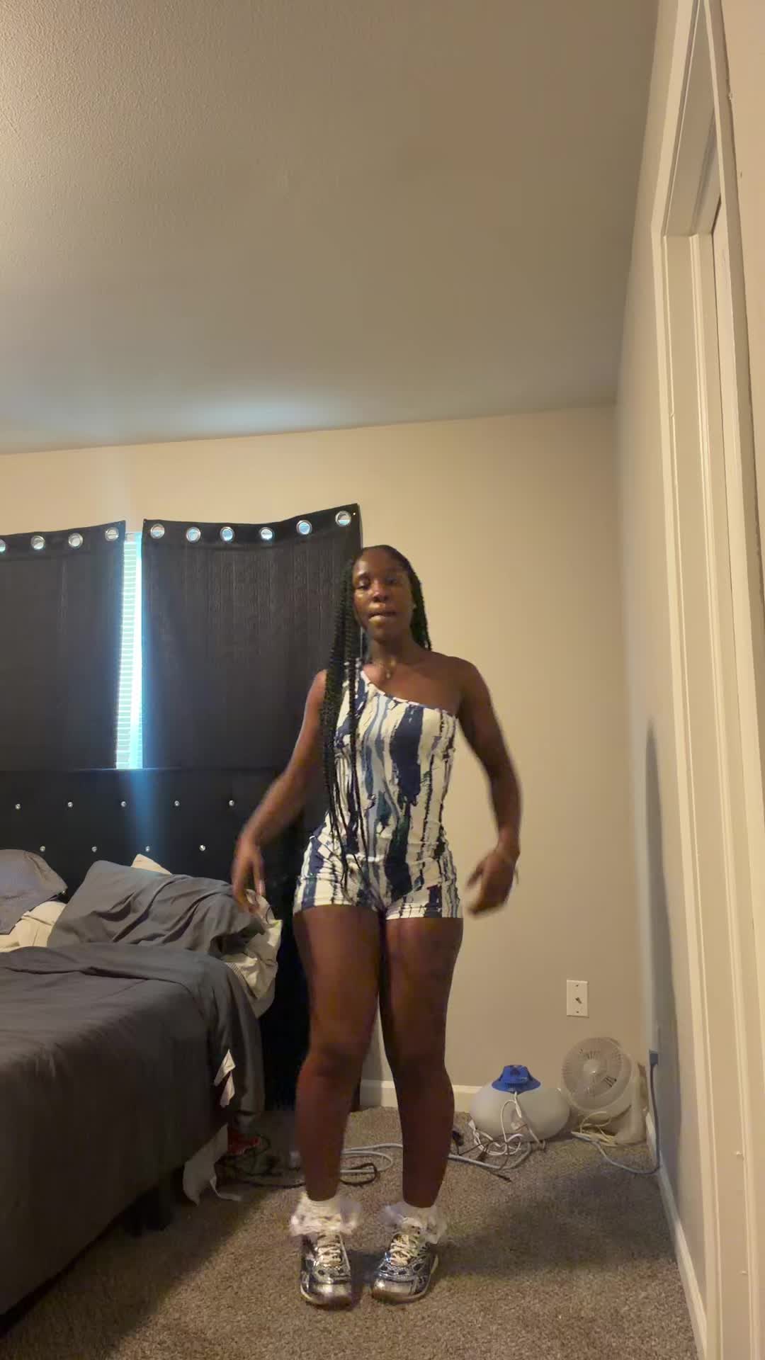 @theyadoreruthie