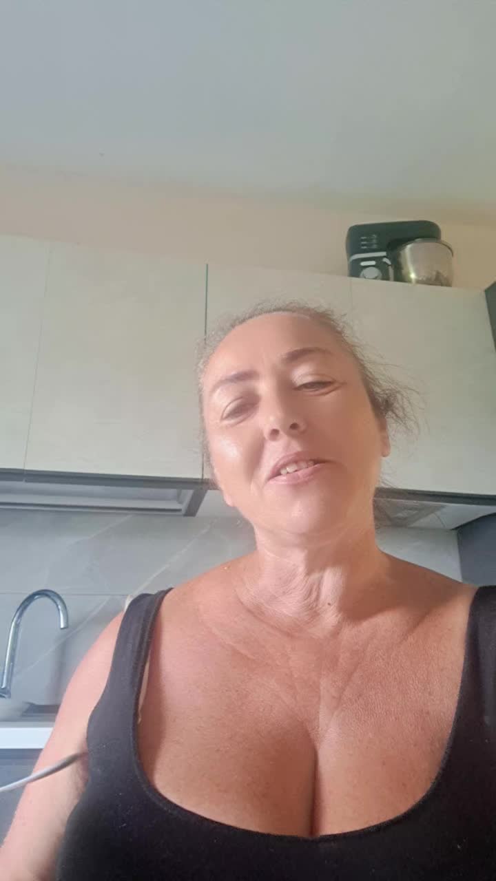 @Flora Guarino433