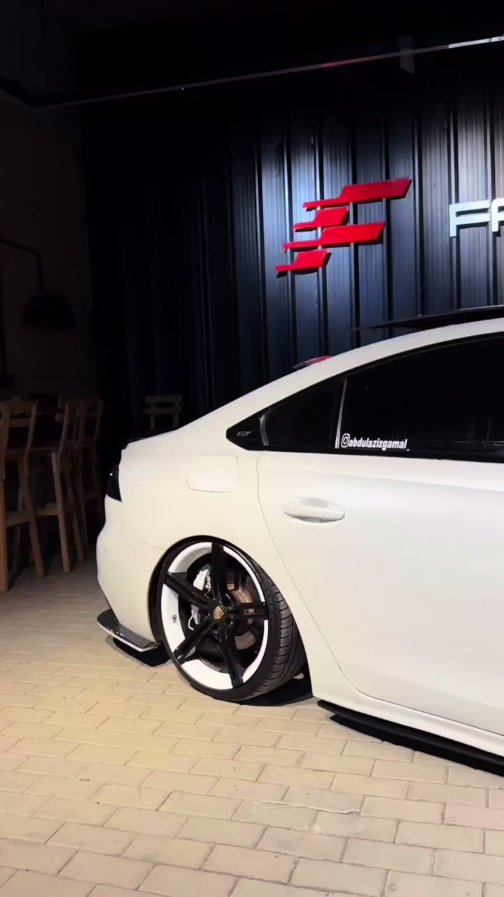 @Elzuuuuz