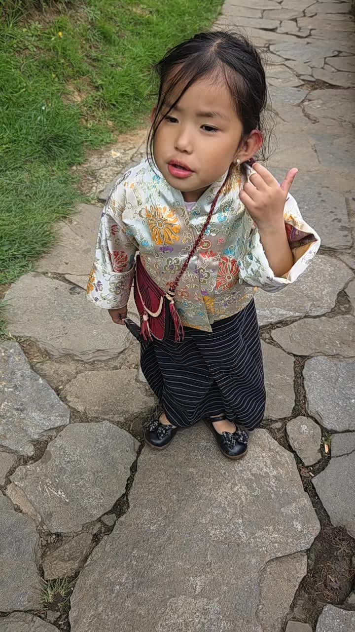 @tshogyel