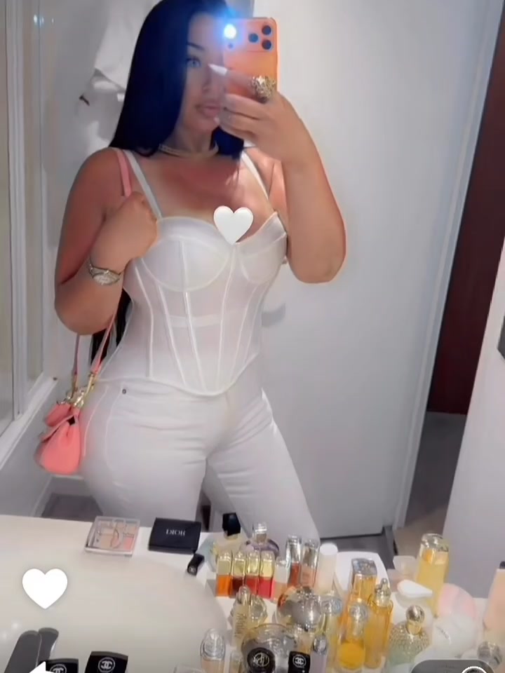 @chahinez_
