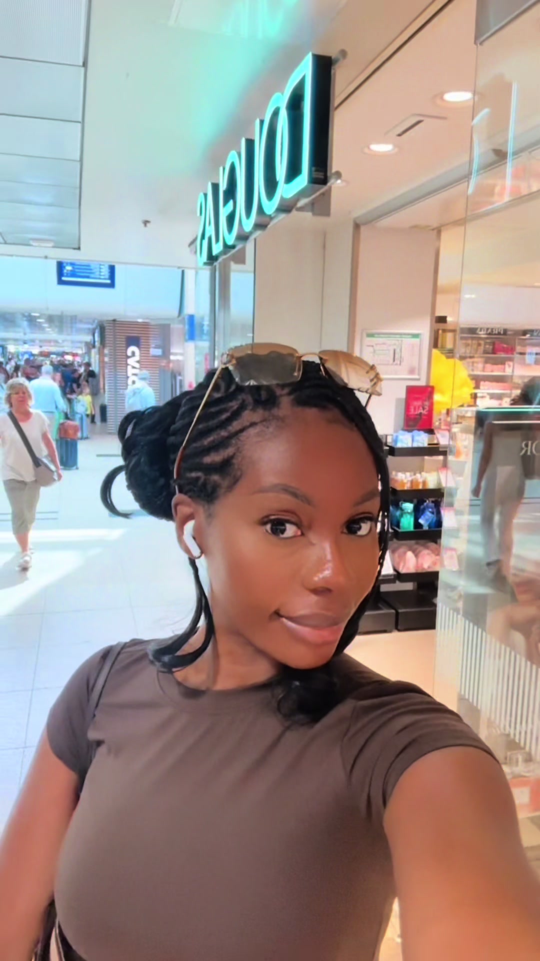 @Kellianeflies🛫