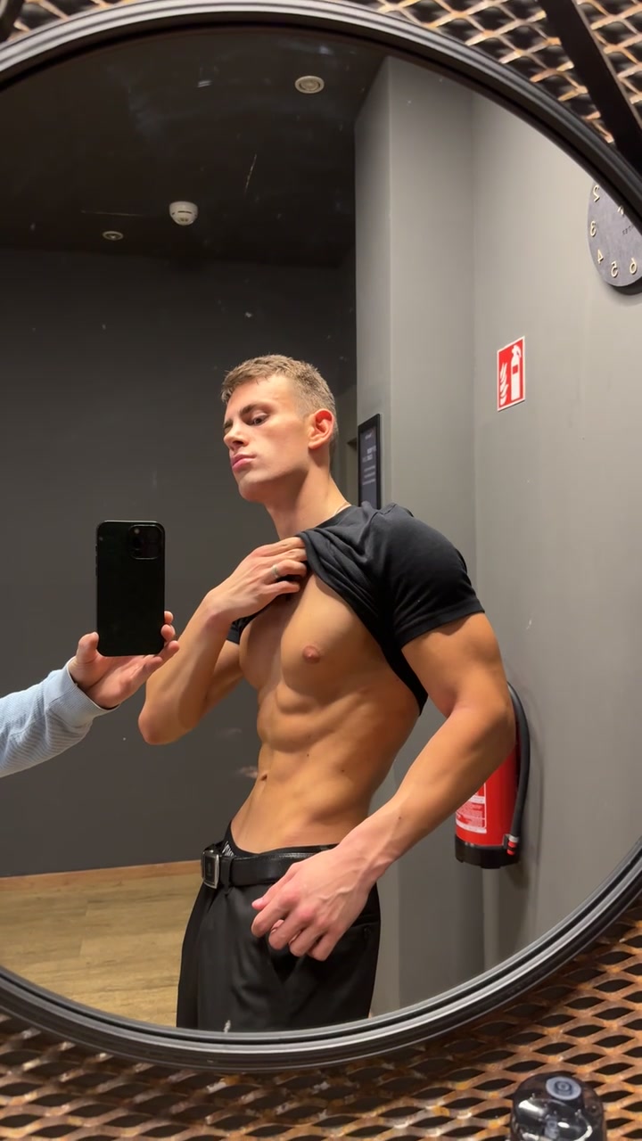@𝑬