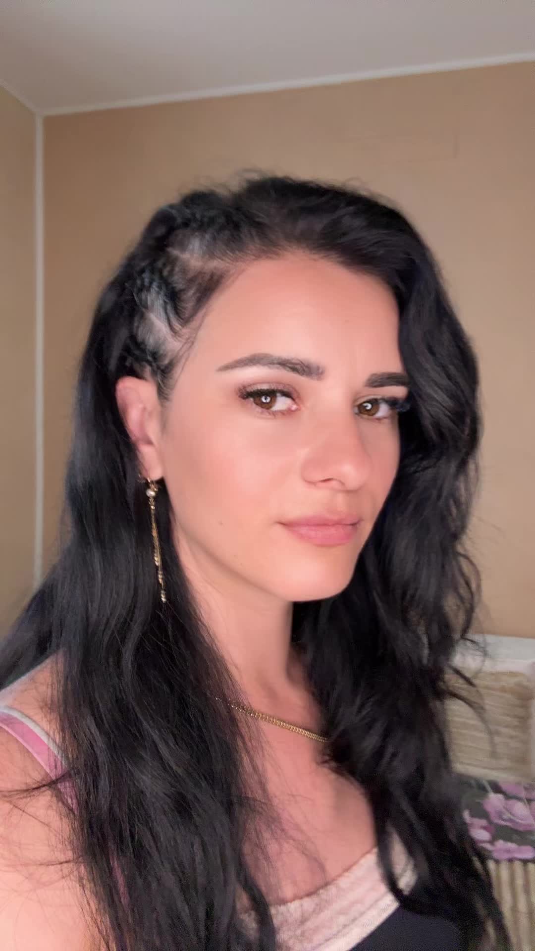 @Anysia