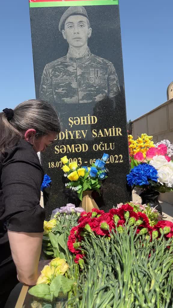 @ŞƏHİDLƏR &Ouml;LMƏZ VƏTƏN B&Ouml;L&Uuml;NMƏZ