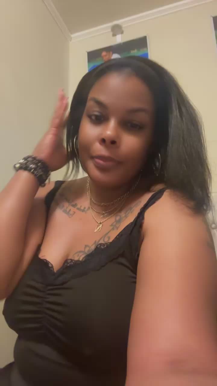 @YaGirlNisha37