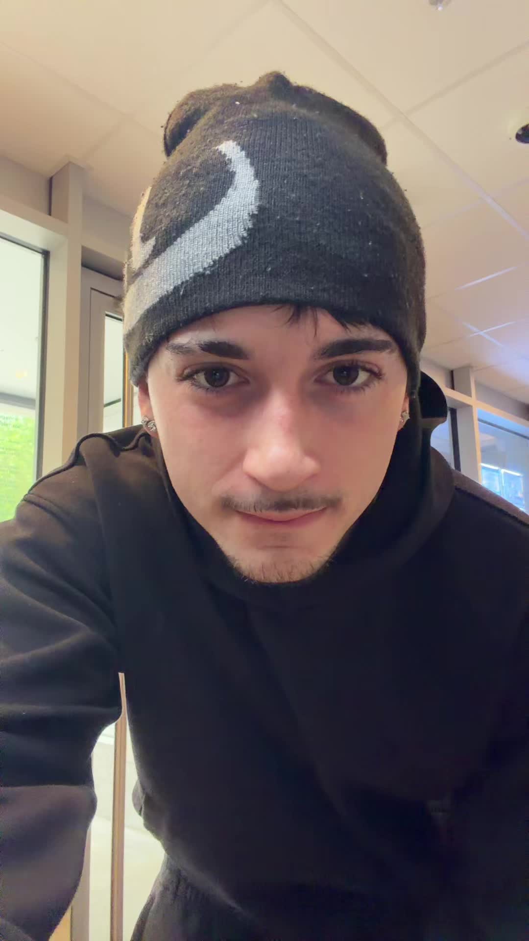 @adeltefaitunpetitreuf