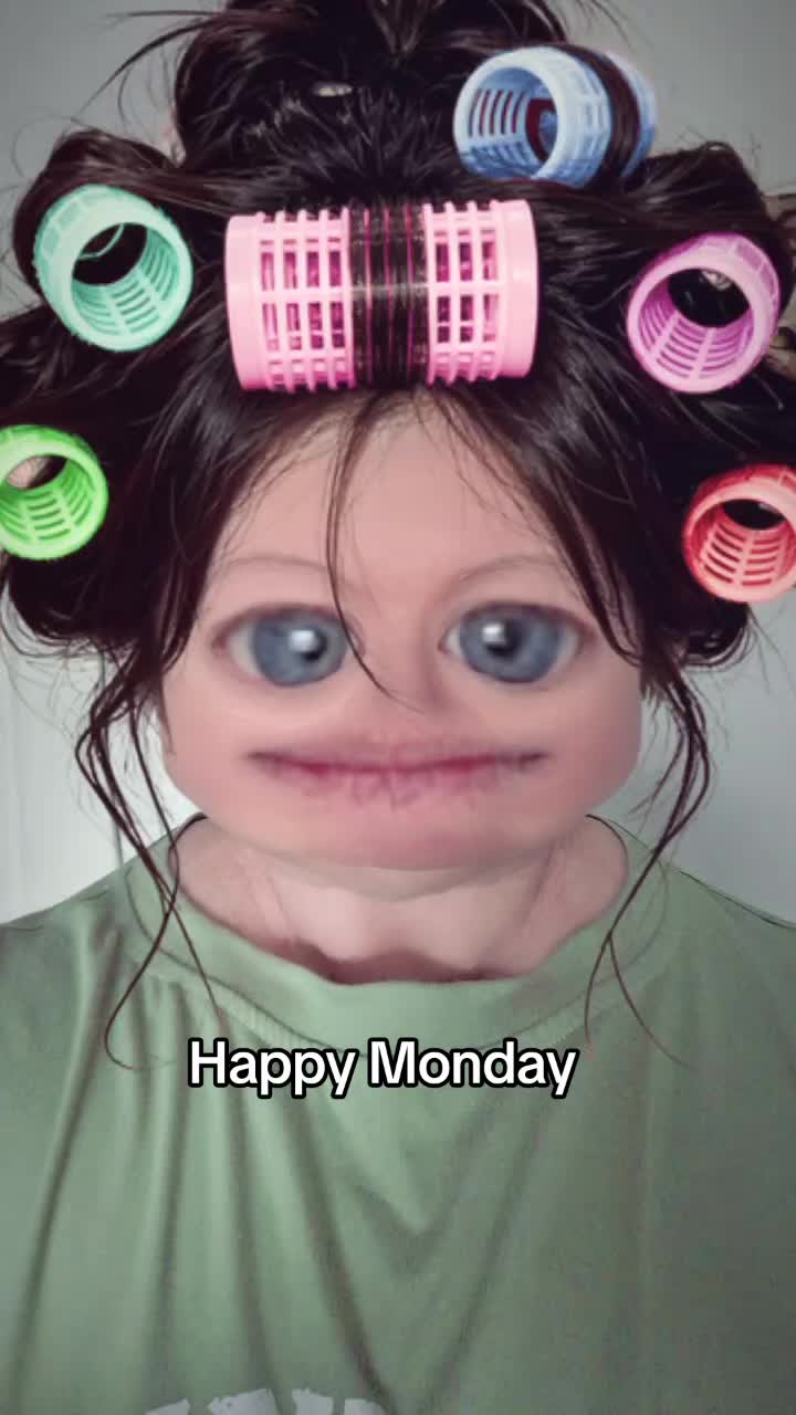 @Itsmedeedee