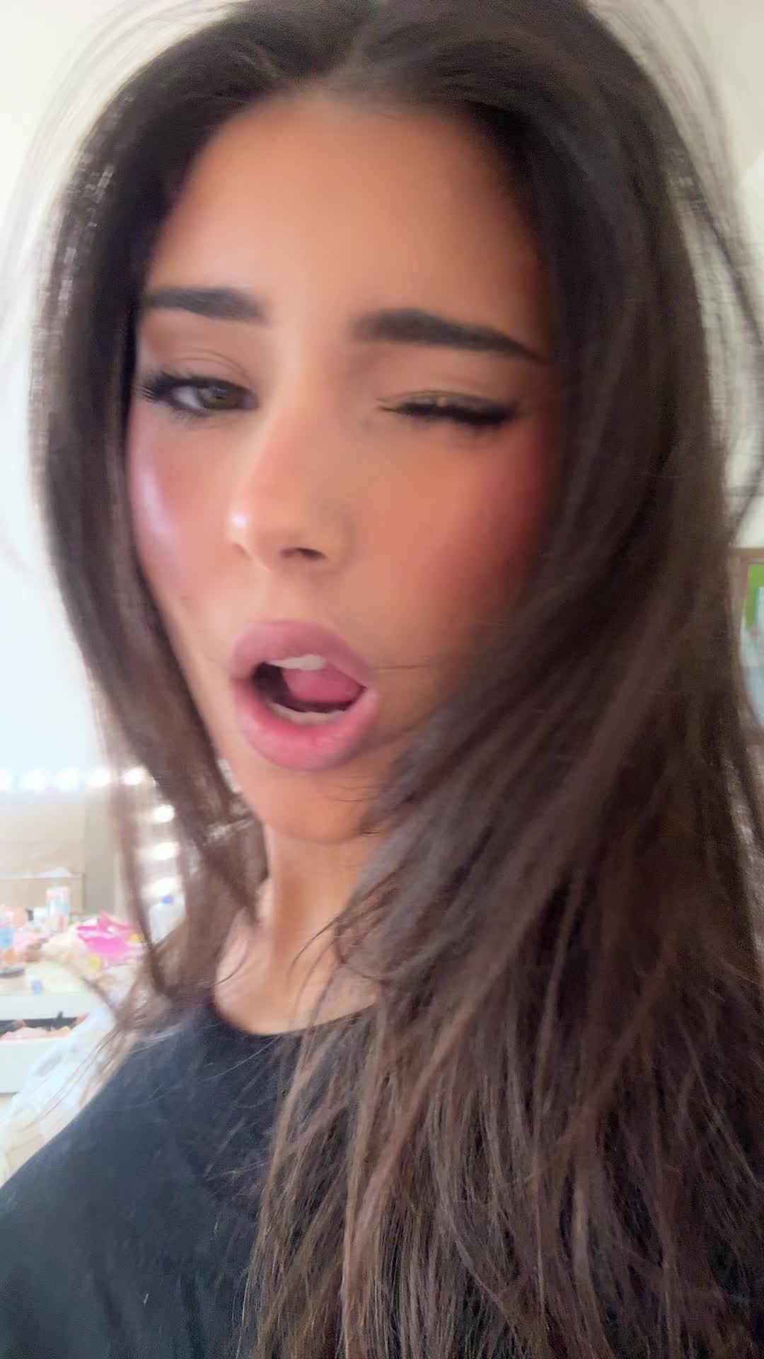 @whooischarlotte