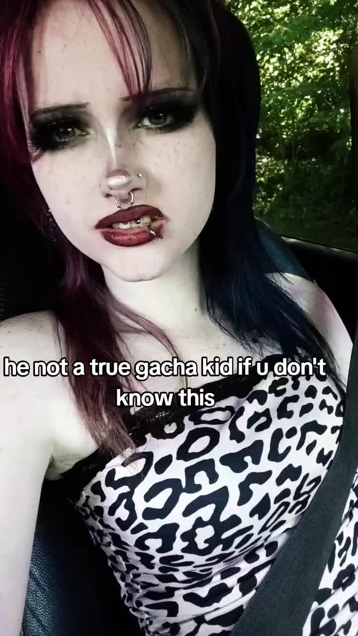@𖣂