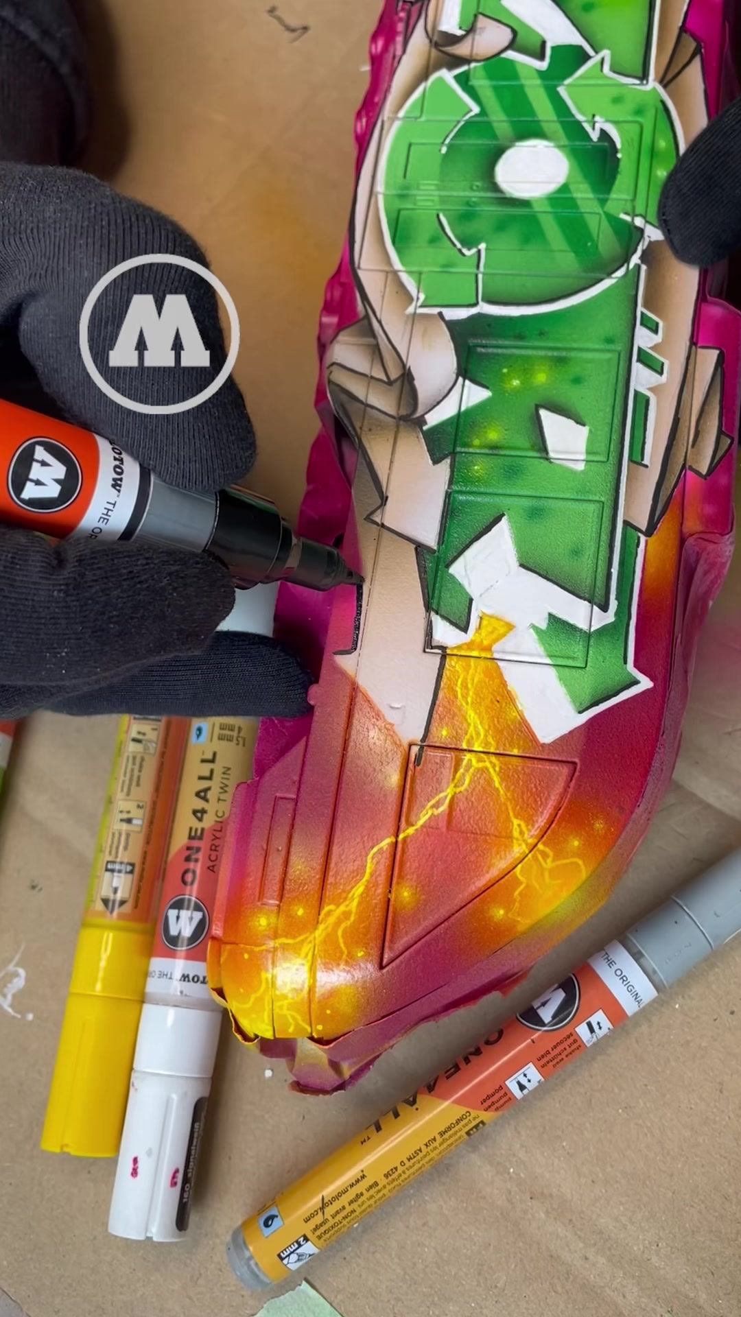 @MOLOTOW