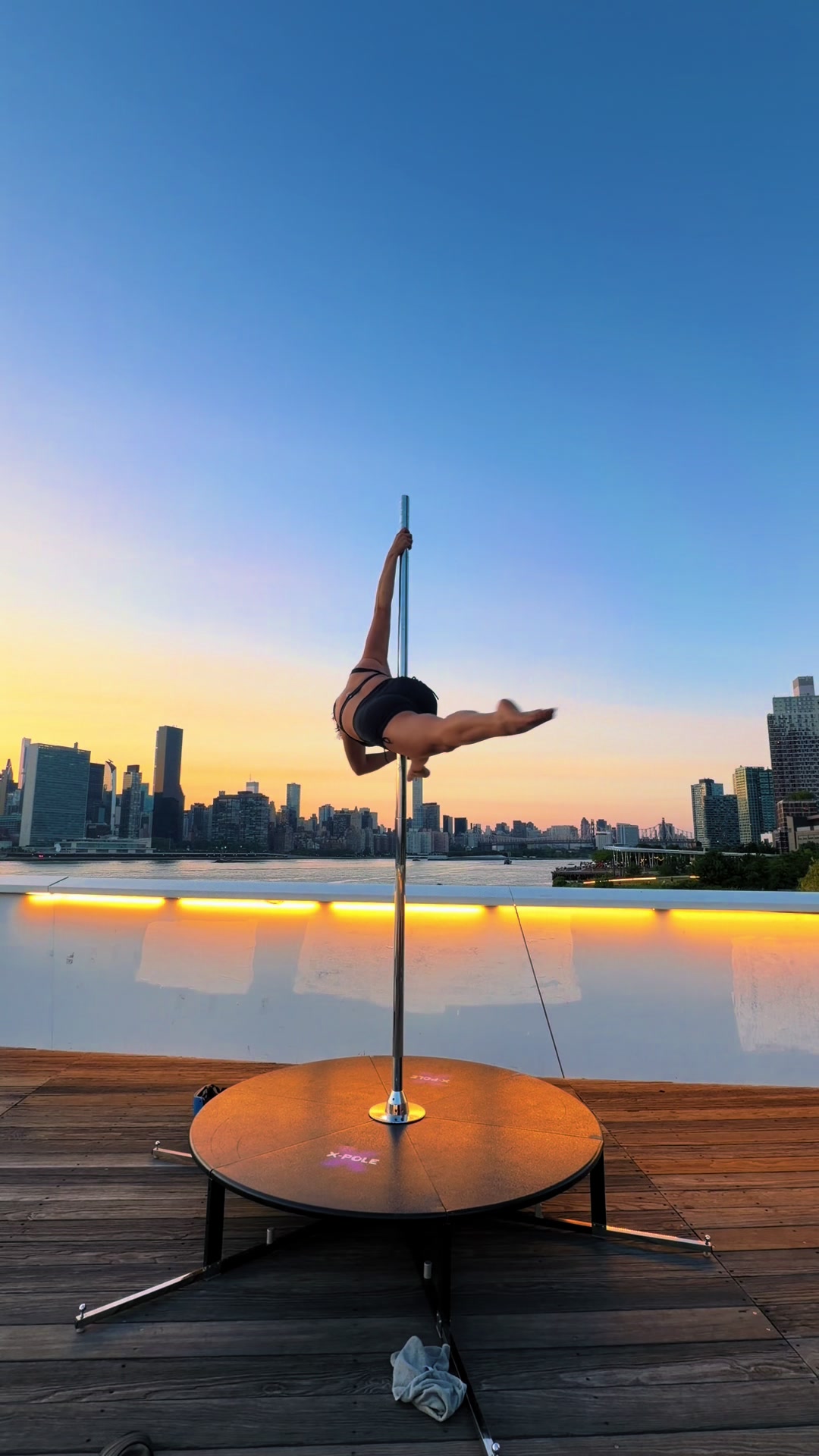 @yue_does_pole