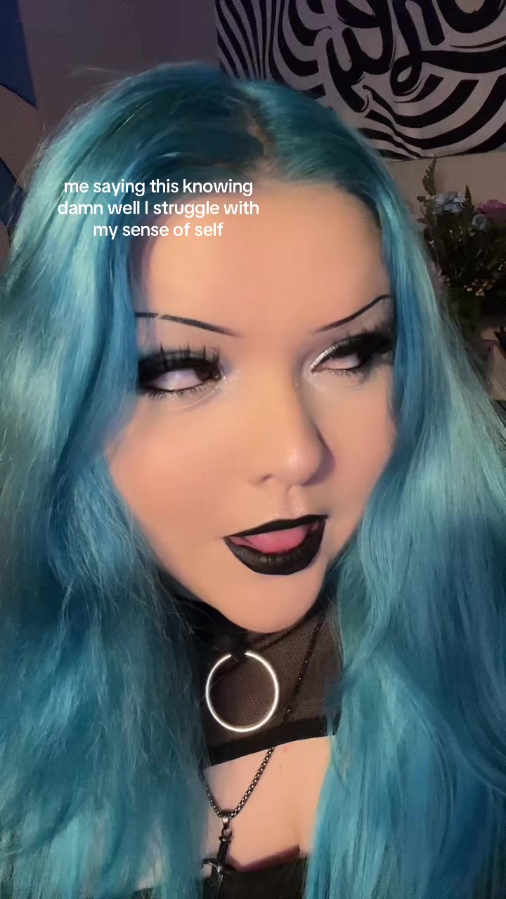 @artisticacids