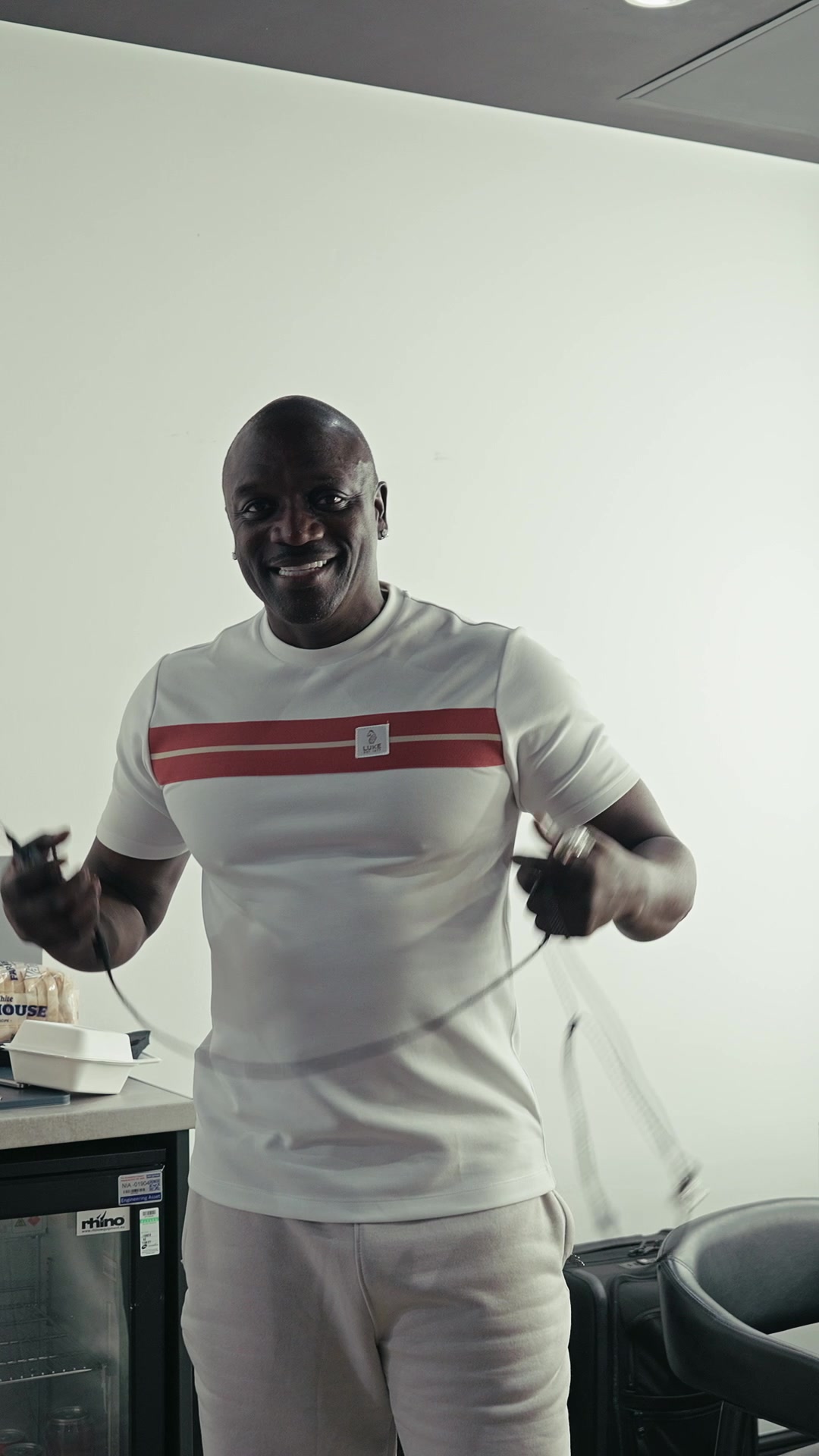 @AKON