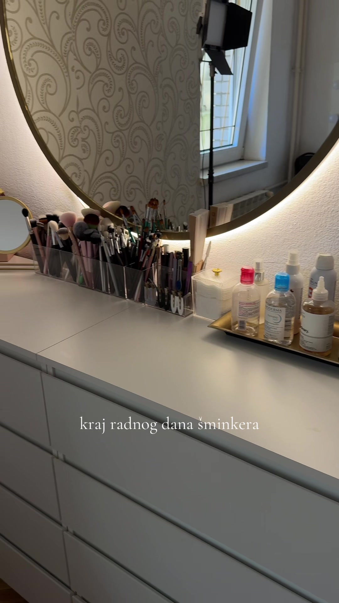 @Una | Makeup artist