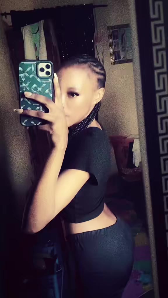 @Ayoni💕🤗💅