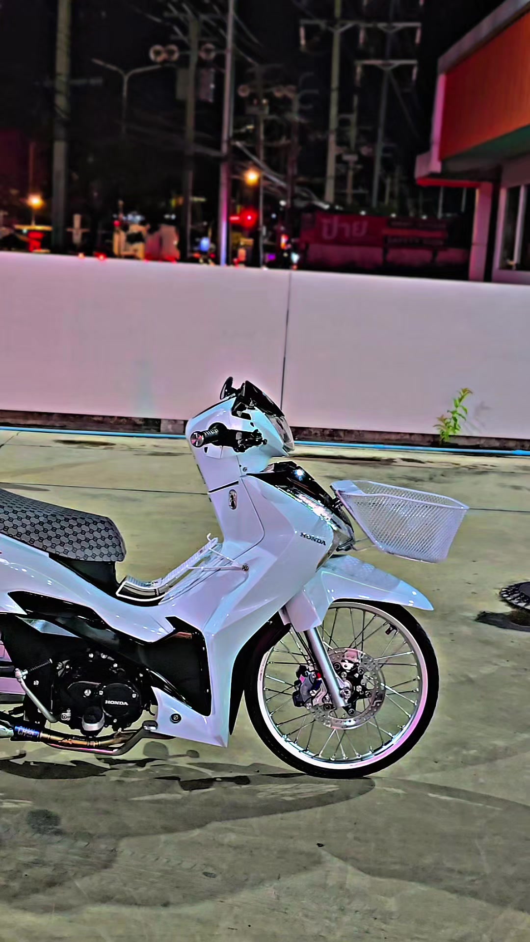 @นพรัตน์ กล่ำผ่อง