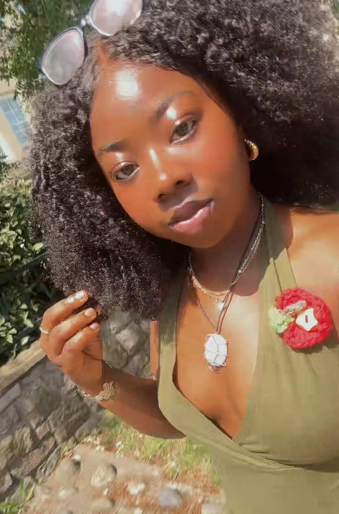 @Iridescently Stitched 🌸
