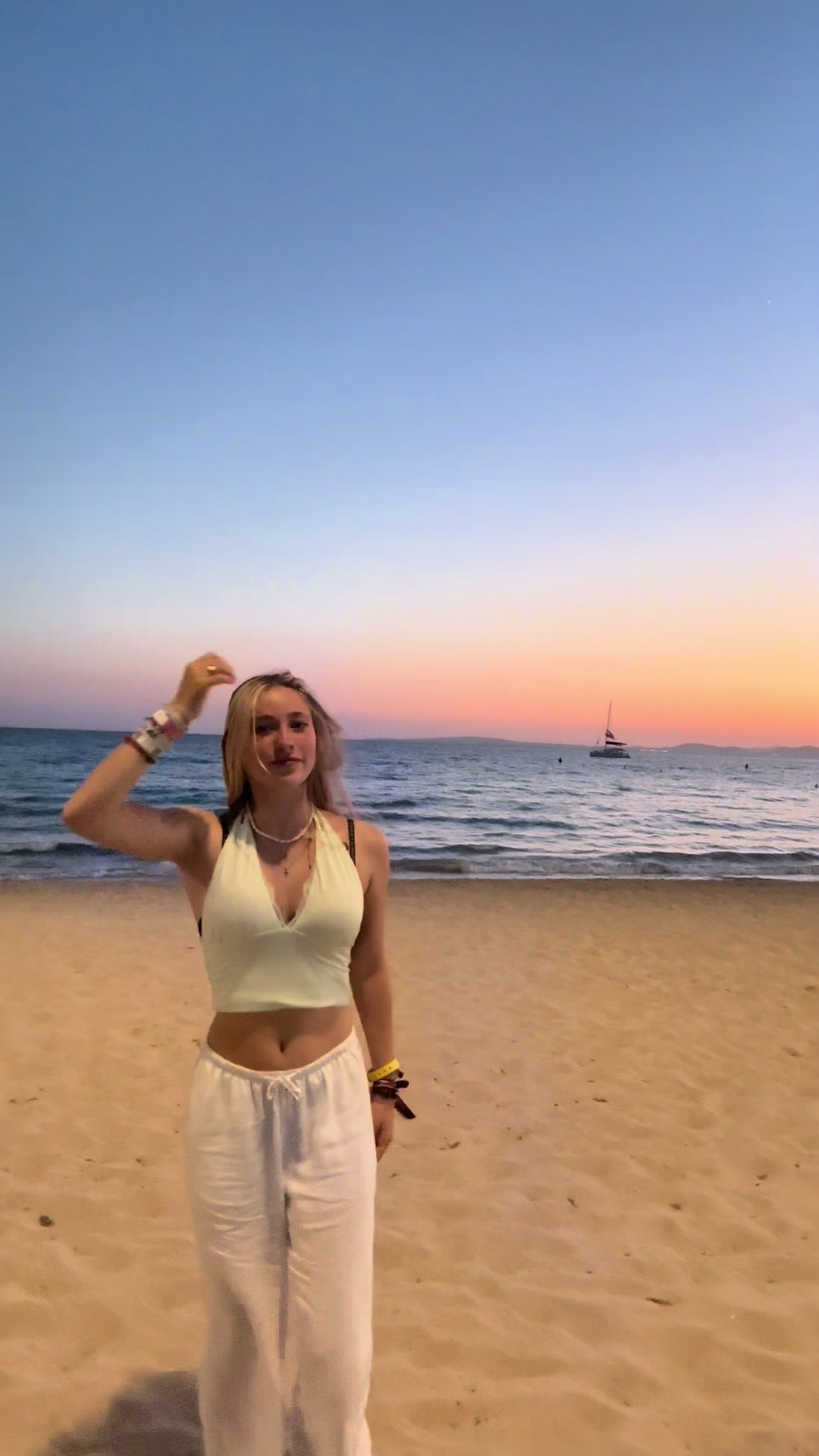@ℳ𝑜𝓃𝒶 🦖