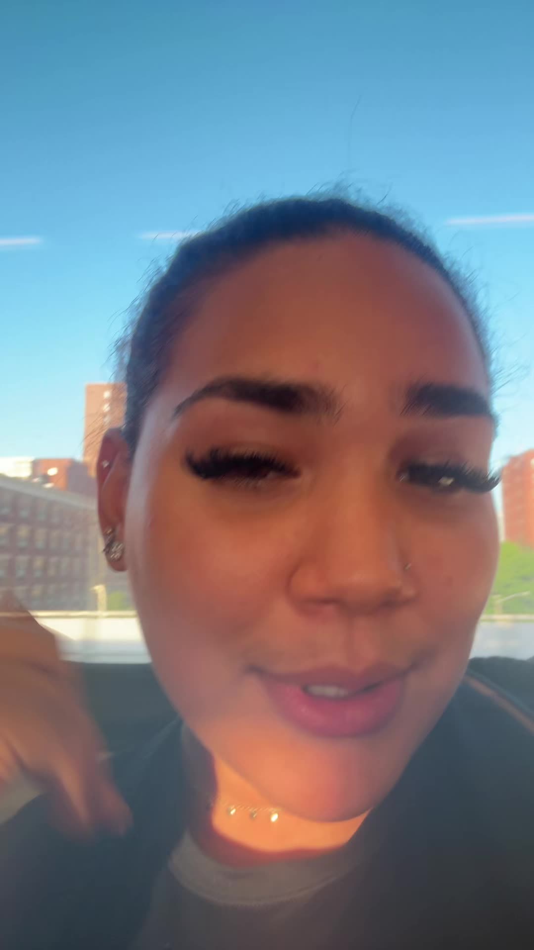 @hoyouisathot
