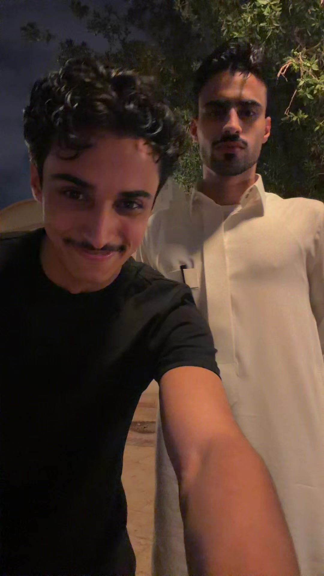 @AZIZ 📸