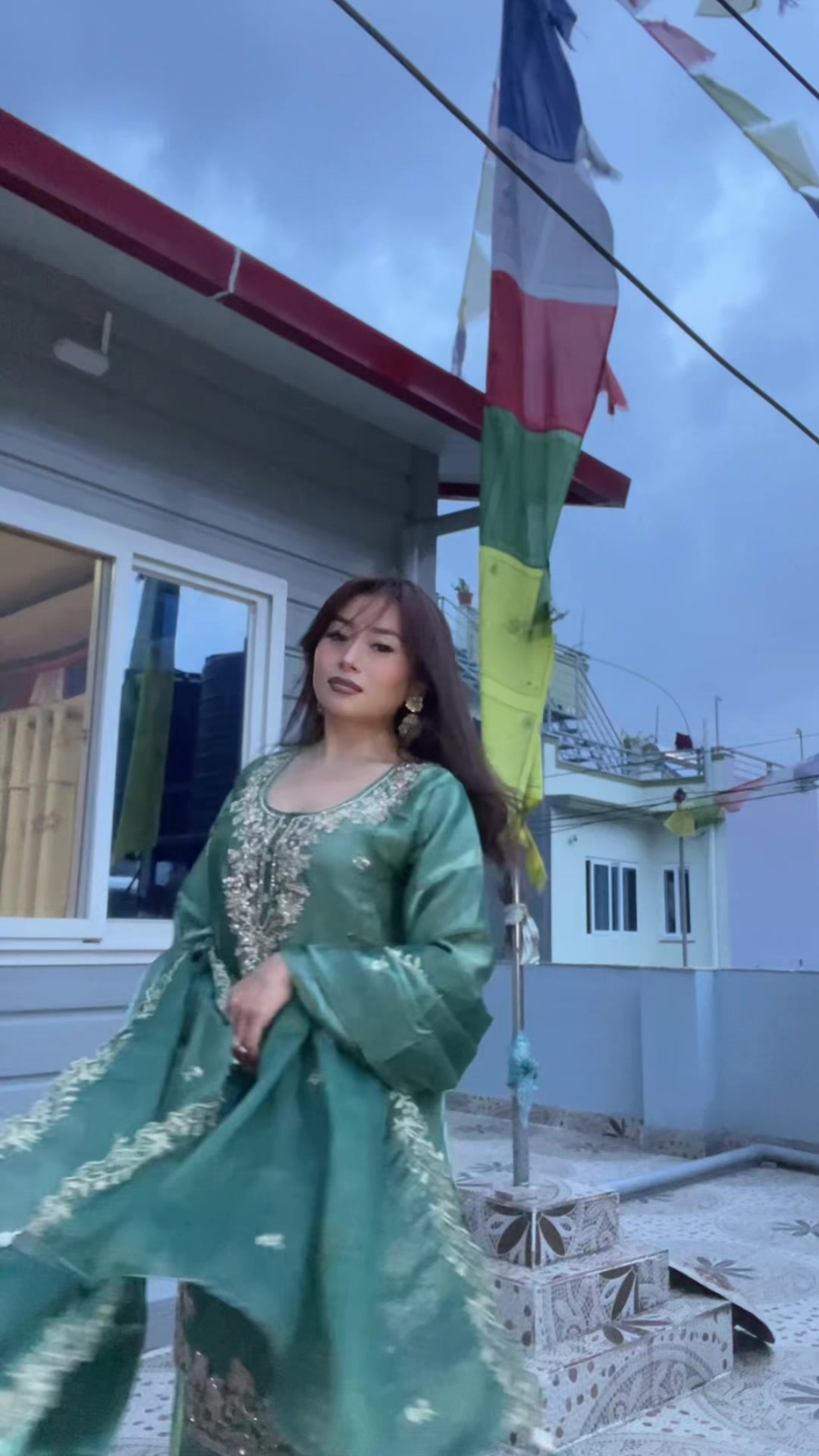 @ལྷ་མོ་ བླ་མ།