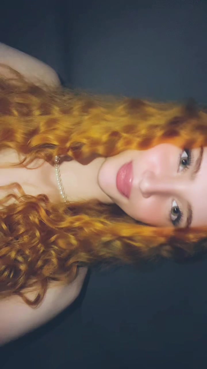 @𝐀🪽👩🏻🦰