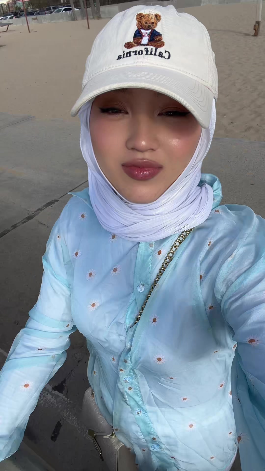@aknur
