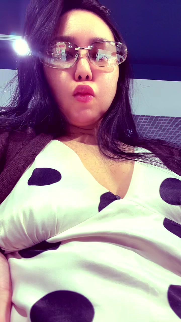 @Demi