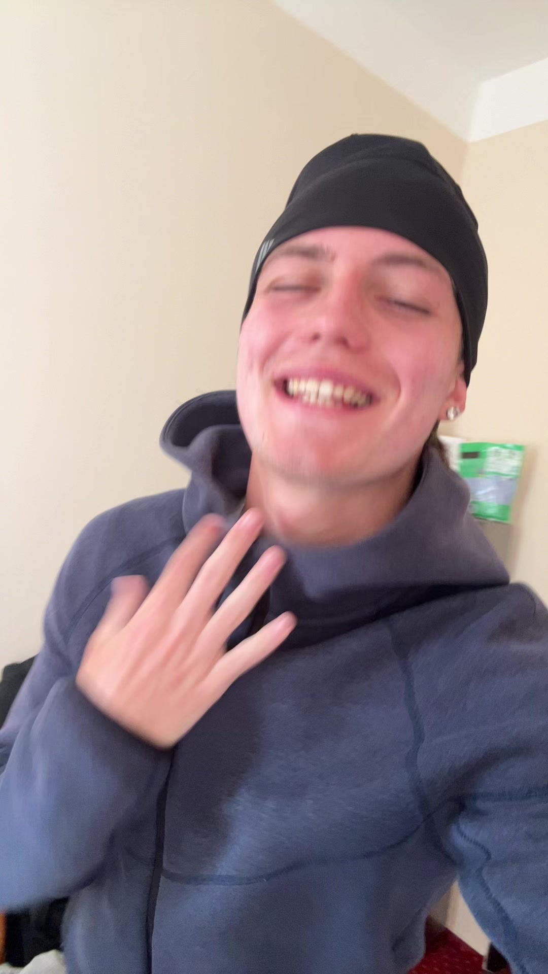@Sqwimeee