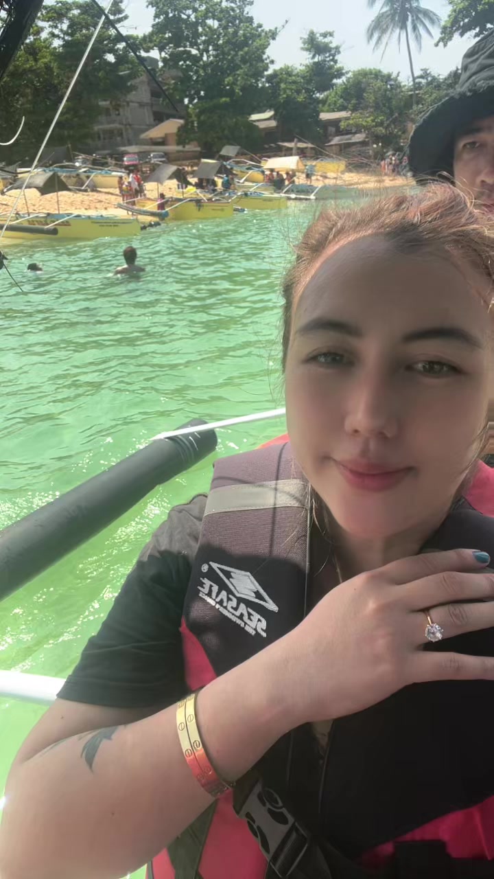 @Jeannni