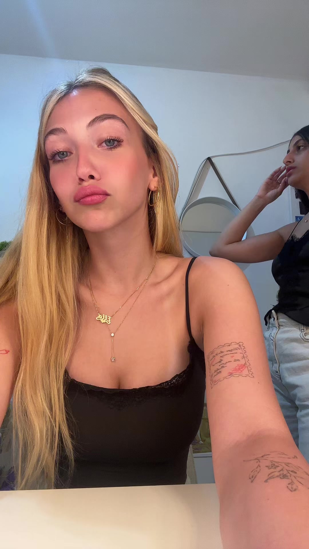 @Ella.