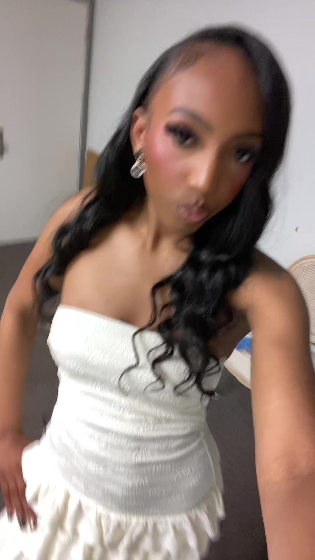 @…….