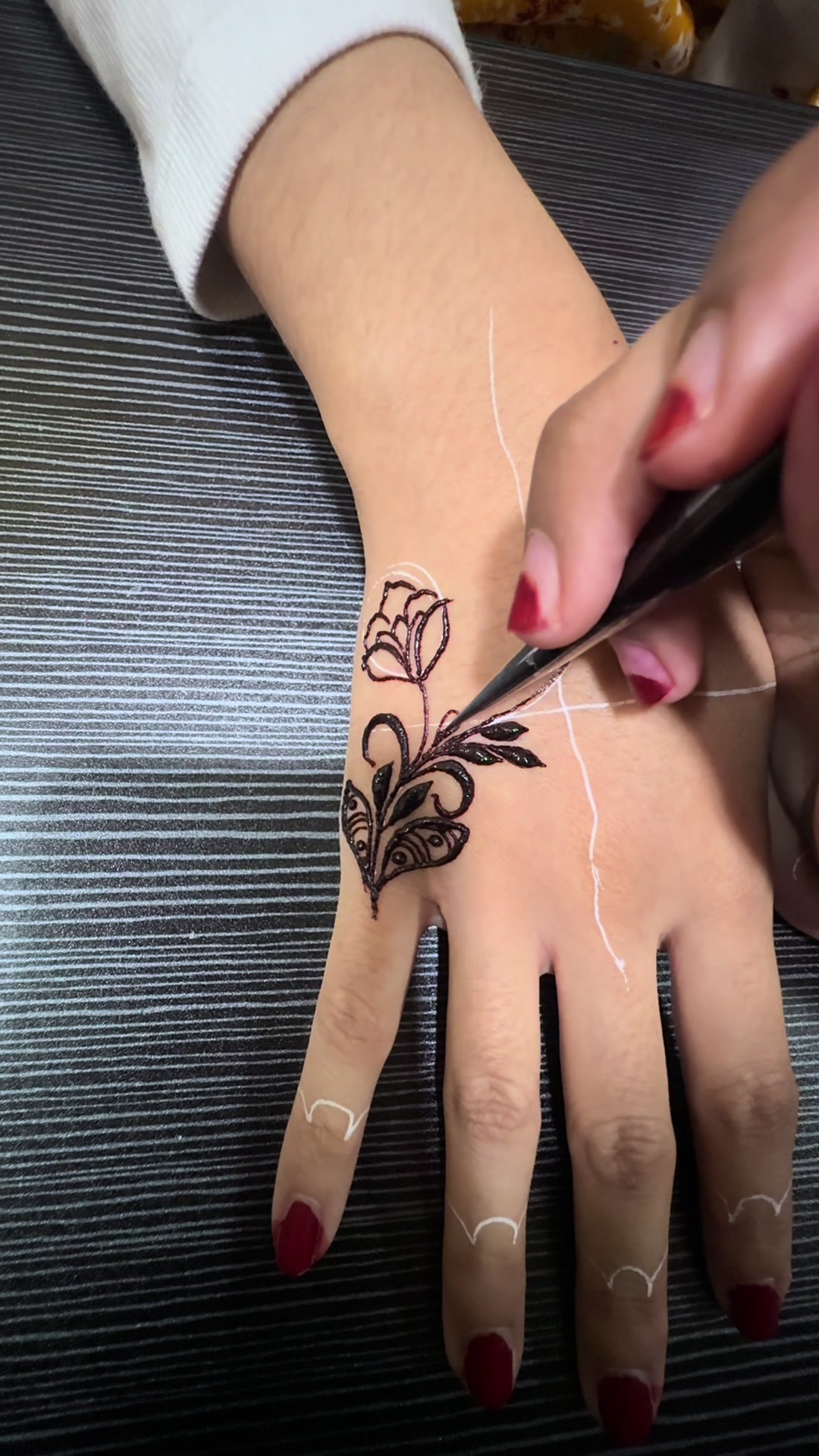 @dinienadh_henna